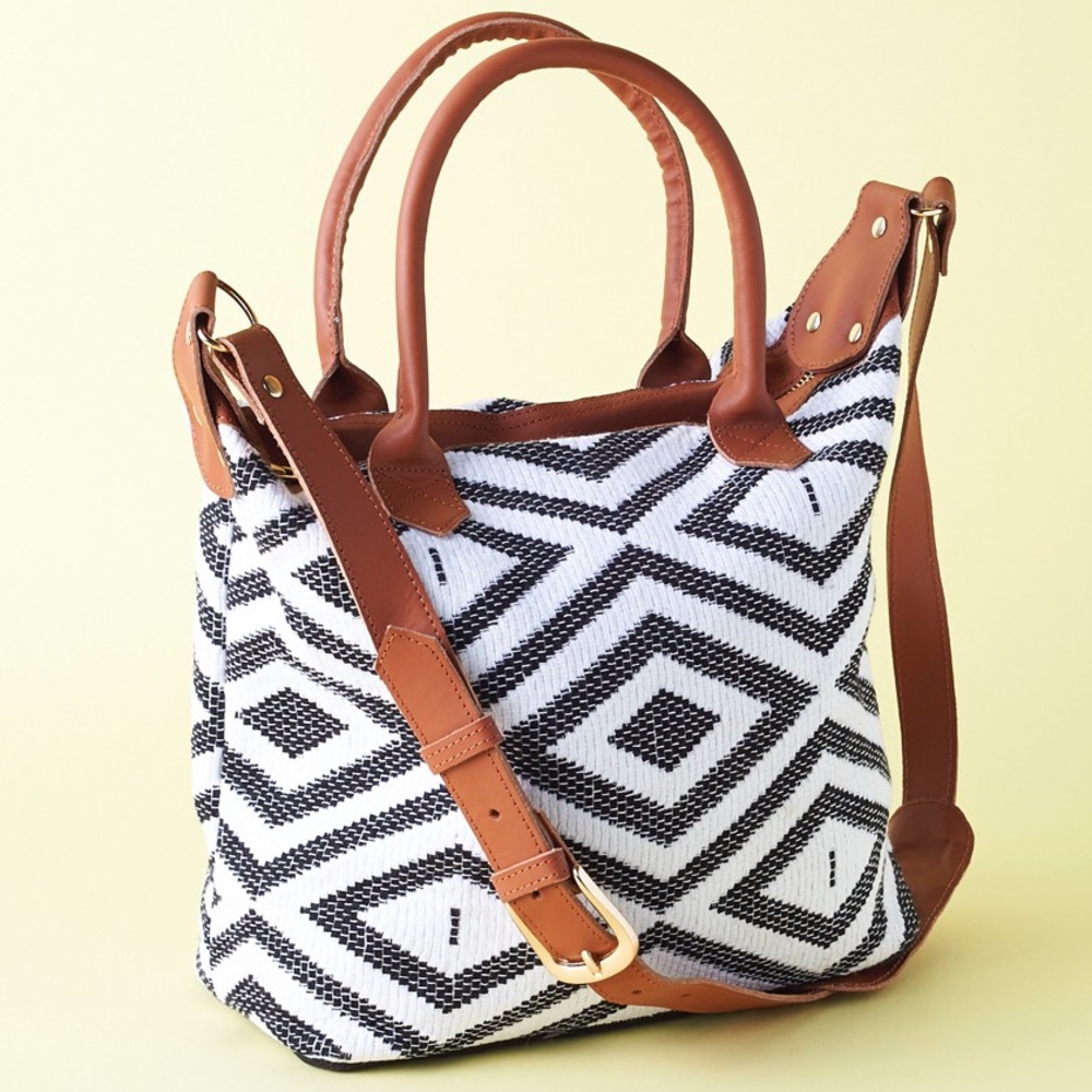 NWOT Tribe Alive Custom Carryall Exclusive Box of Style - Picture 1 of 16